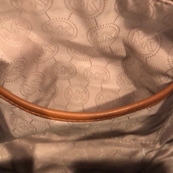 Michael Kors ♏️ Crossbody - Picture 9 of 11